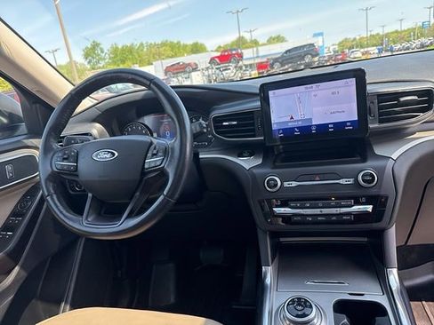 Used 2020 Ford Explorer XLT w/ Equipment Group 202A AWD/4WD image 12
