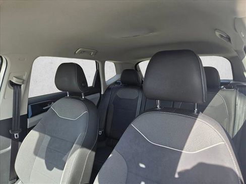Used 2024 Volkswagen Taos SE FWD image 16
