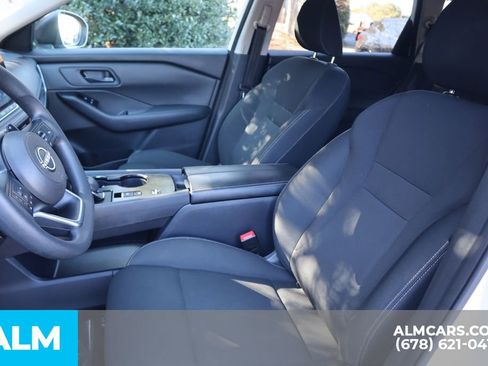 Used 2024 Nissan Rogue S image 10