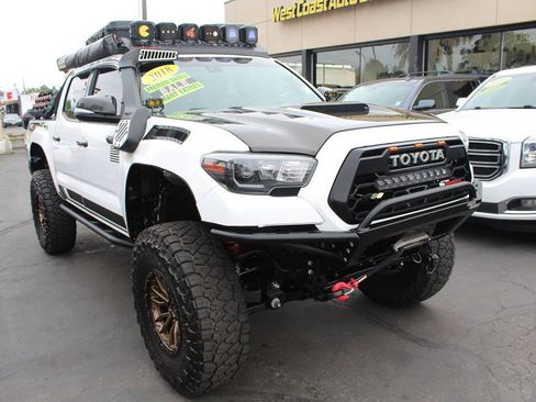 Used 2018 Toyota Tacoma TRD Pro AWD/4WD image 8