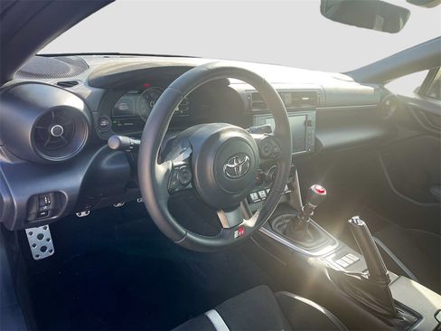 Used 2025 Toyota GR86 Premium image 9