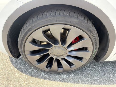 Used 2023 Tesla Model Y Performance AWD/4WD image 10