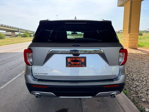 Used 2020 Ford Explorer Limited RWD image 4