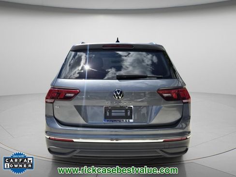 Used 2022 Volkswagen Tiguan SE w/ Panoramic Sunroof Package FWD image 6