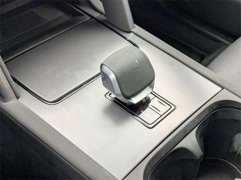 Used 2025 Land Rover Discovery Sport S image 9