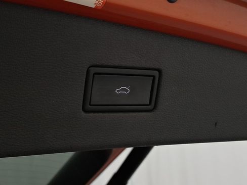 Used 2018 Volkswagen Tiguan SEL w/ 3rd Row Seat Package image 29