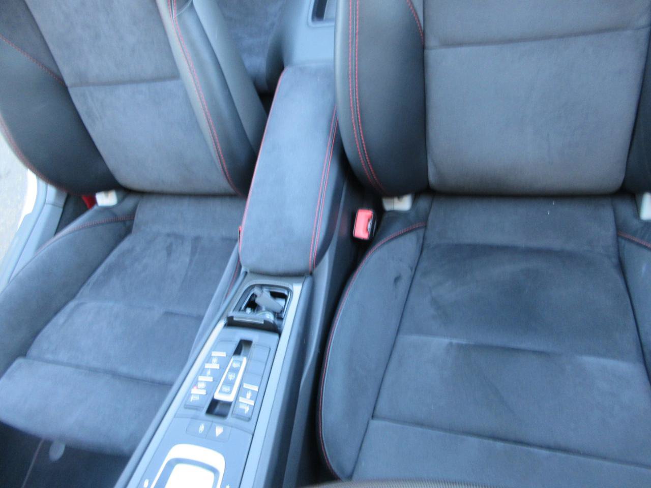 Used 2018 Porsche 911 Carrera GTS Cabriolet image 18