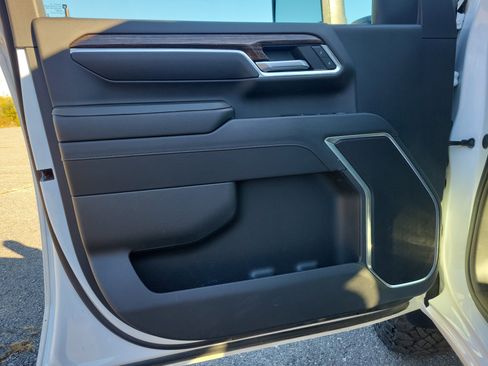 Used 2024 GMC Sierra 2500 SLE w/ SLE Value Package; image 15