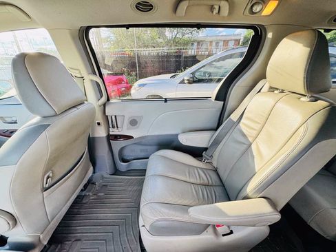 Used 2013 Toyota Sienna Limited w/ Premium Pkg AWD/4WD image 17