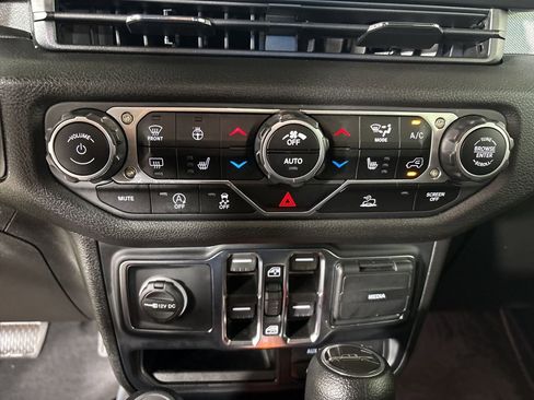 Used 2024 Jeep Gladiator Sport image 17