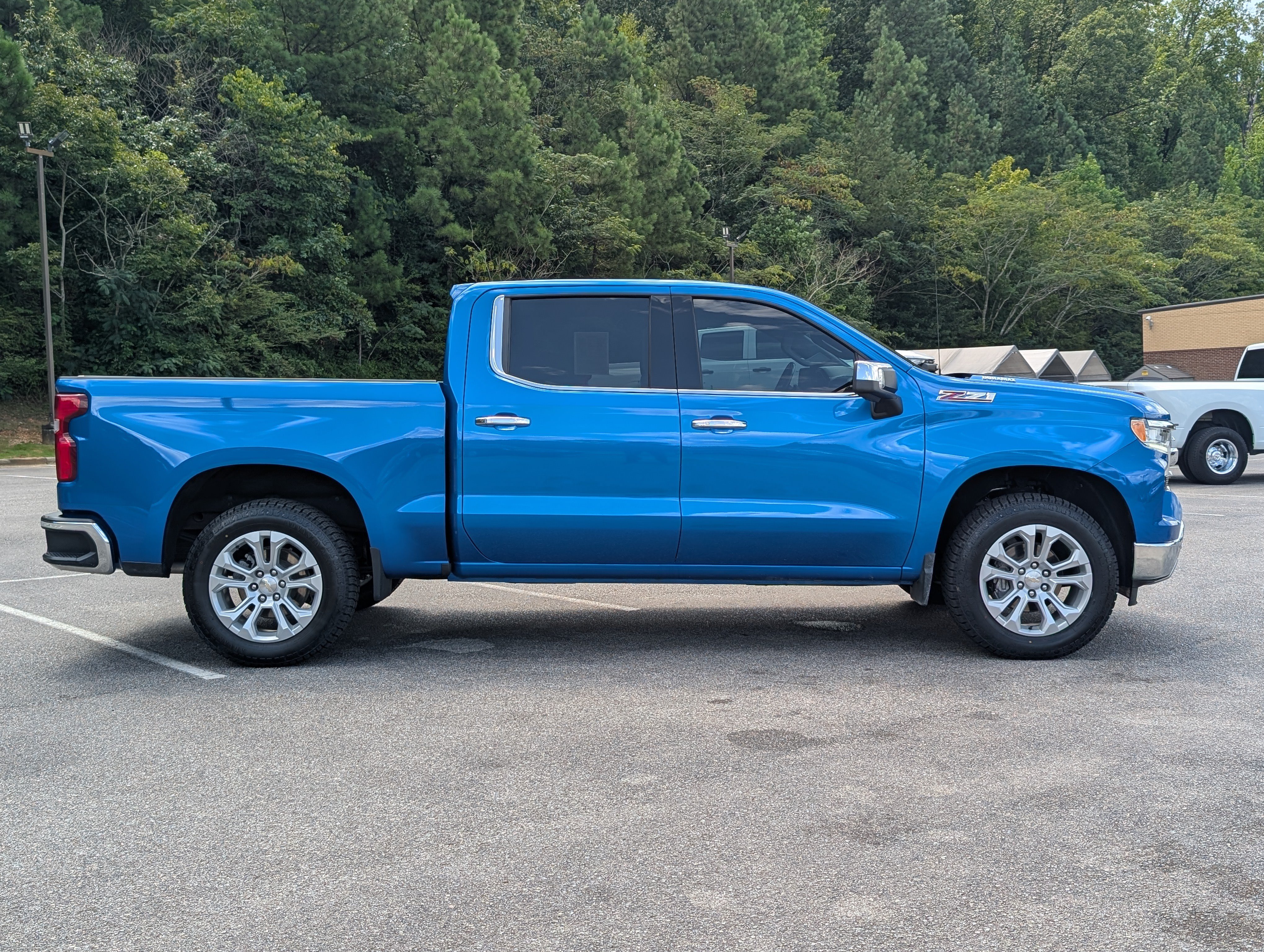Used 2023 Chevrolet Silverado 1500 LTZ w/ LTZ Convenience Package II AWD/4WD image 11