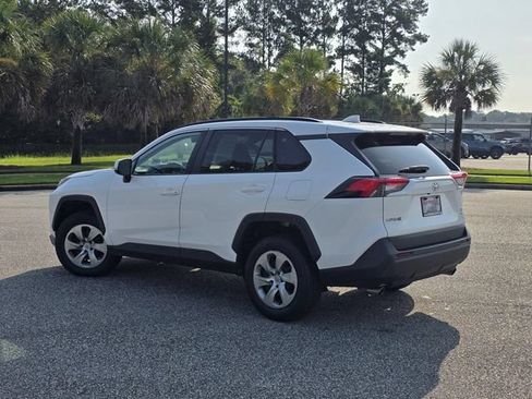 Used 2021 Toyota RAV4 LE AWD/4WD image 4