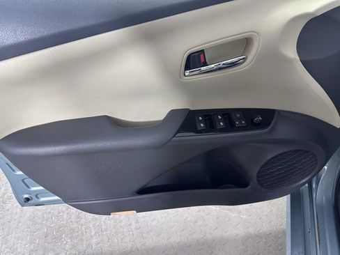 Used 2018 Toyota Prius Four image 18