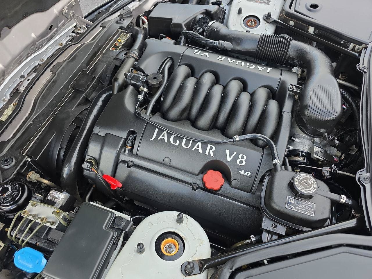 Used 2000 Jaguar XK8 Convertible RWD image 13