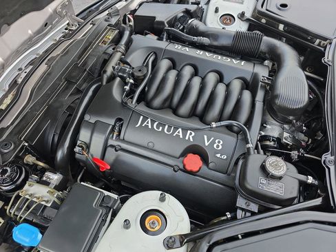 Used 2000 Jaguar XK8 Convertible RWD image 13