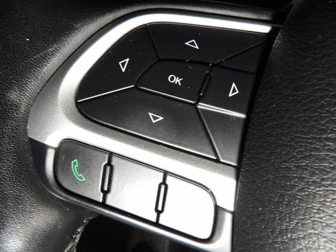 Used 2020 Jeep Compass Latitude FWD image 19