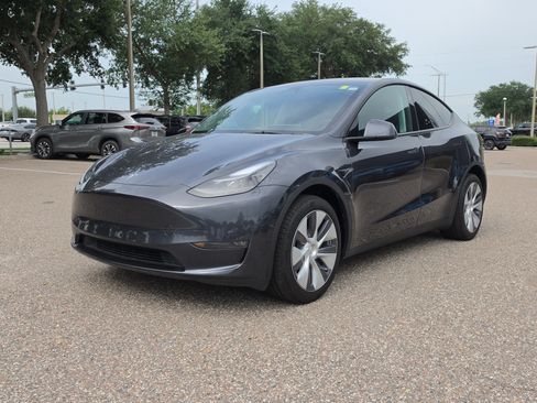 Used 2024 Tesla Model Y Long Range AWD/4WD image 4