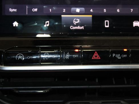 Used 2025 Jeep Compass Trailhawk image 26