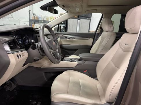 Used 2023 Cadillac XT5 Premium Luxury image 17
