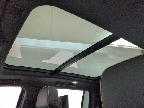 Used 2022 GMC Yukon XL SLT w/ SLT Premium Package image 19