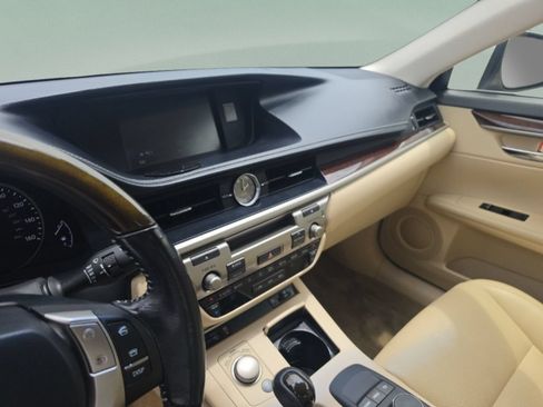 Used 2015 Lexus ES 350 w/ Premium Package FWD image 23