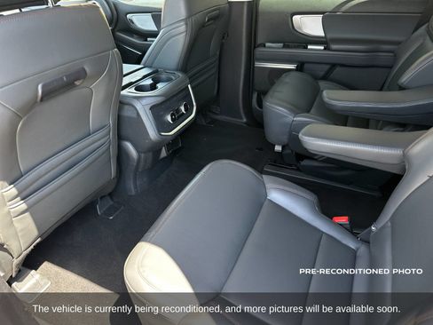 Used 2025 Ford Expedition Active RWD image 15