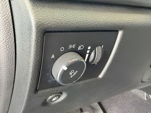 Used 2022 Jeep Grand Cherokee Laredo X RWD image 16