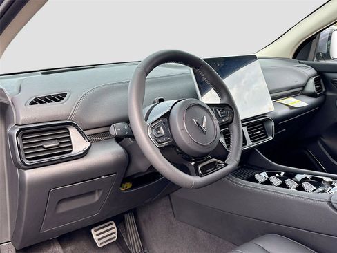 New 2025 VinFast VF 8 Eco AWD/4WD image 9
