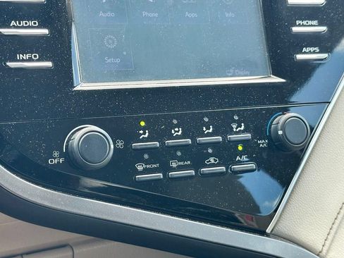 Used 2018 Toyota Camry LE FWD image 14
