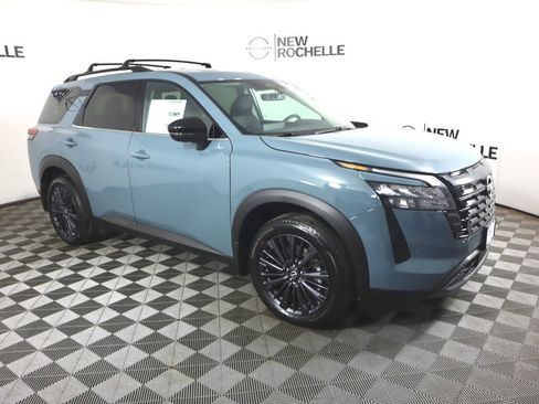 New 2026 Nissan Pathfinder SL image 4