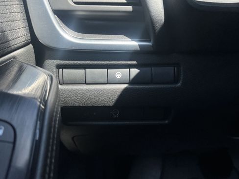 Used 2023 Nissan Rogue SV AWD/4WD image 12