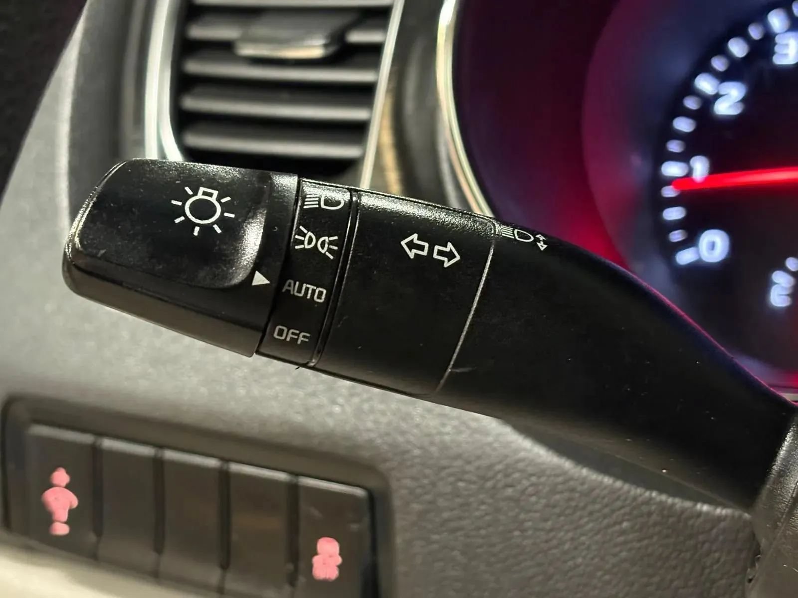 Used 2020 Kia Sedona LX FWD image 33