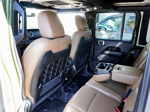 Used 2022 Jeep Wrangler Unlimited Rubicon w/ LED Lighting Group AWD/4WD image 21
