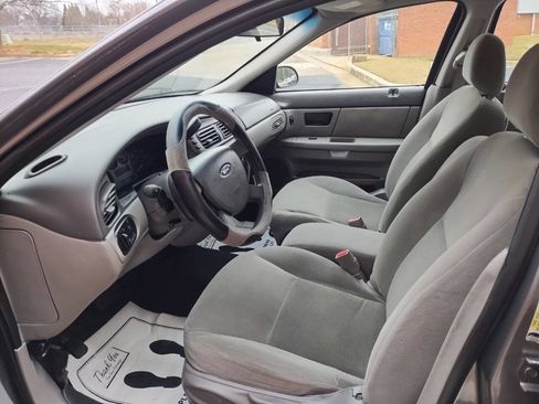 Used 2005 Ford Taurus SE image 9