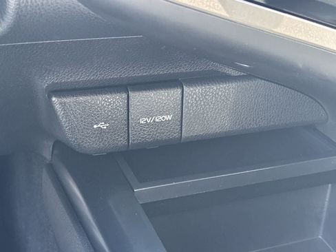 Used 2020 Toyota Camry SE FWD image 23