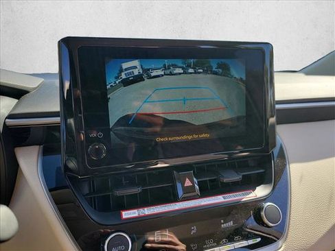 Used 2025 Toyota Corolla LE image 21