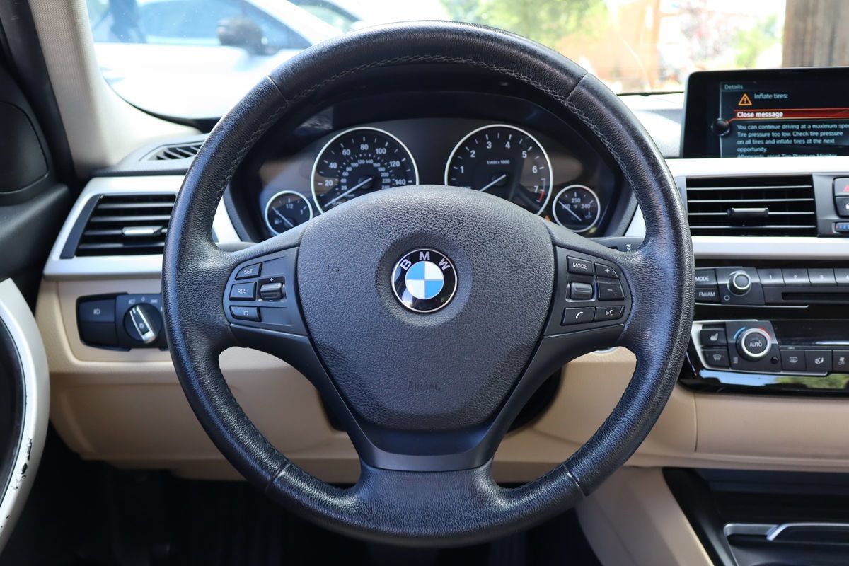 Used 2017 BMW 320i xDrive Sedan AWD/4WD image 18