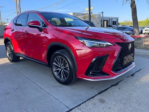 Used 2025 Lexus NX 250 FWD w/ Towing Package (2000 Lbs) image 3