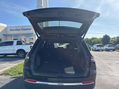 Used 2024 Jeep Grand Cherokee Limited w/ Trailer Tow Package AWD/4WD image 10