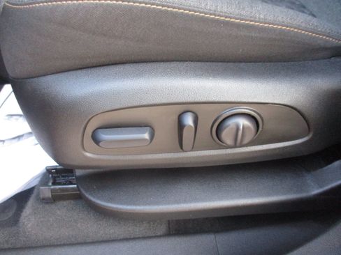 Used 2024 Chevrolet Equinox LT FWD image 12