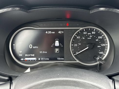 New 2025 Nissan Versa SR w/ Trunk Package image 17