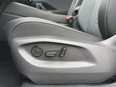 New 2026 Volkswagen Tiguan SE R-Line image 24