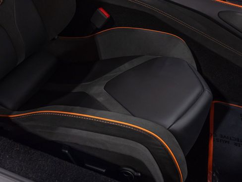 Used 2025 Lamborghini Revuelto image 72