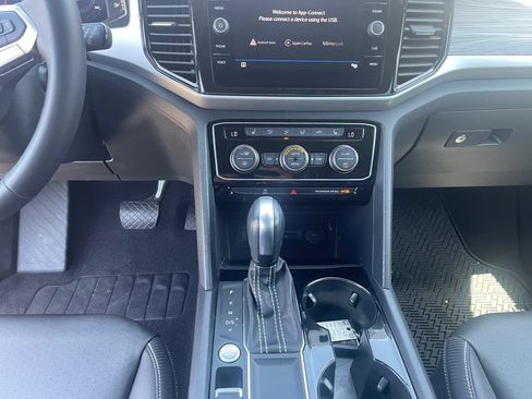 Certified 2023 Volkswagen Atlas Cross Sport SE w/ Panoramic Sunroof Package FWD image 11