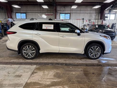 Used 2022 Toyota Highlander Platinum image 6