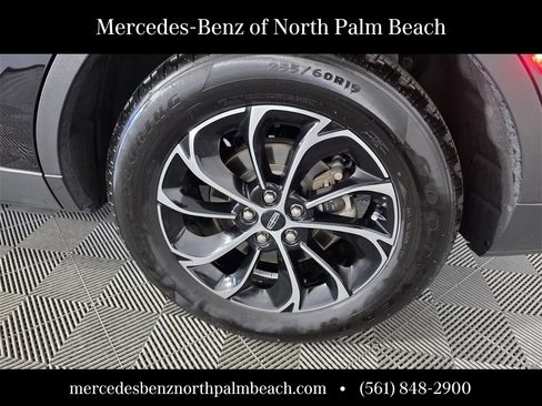 Used 2024 Lincoln Nautilus Premier image 17