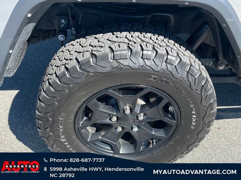 Used 2022 Jeep Gladiator Willys image 29