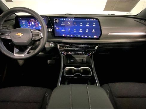 Used 2024 Chevrolet Traverse LT image 15