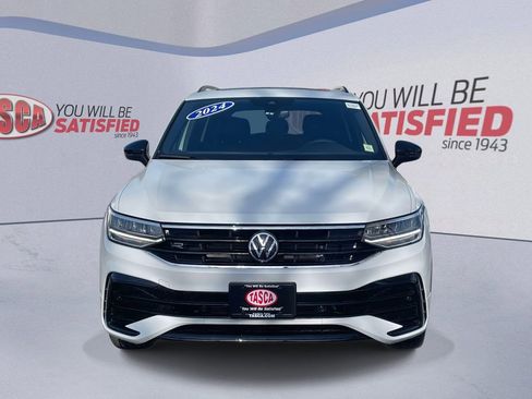 Used 2024 Volkswagen Tiguan SE R-Line image 2