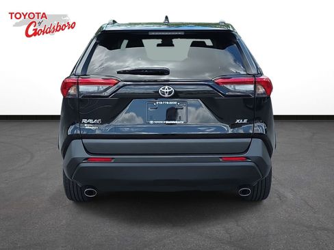 Used 2022 Toyota RAV4 XLE w/ Convenience Package FWD image 6